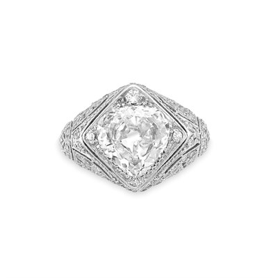 Lot 537 - Platinum and Diamond Ring