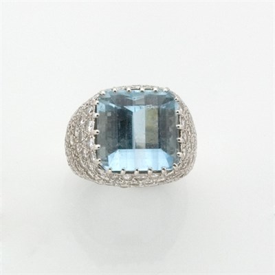 Lot 251 - Aquamarine and Diamond Ring