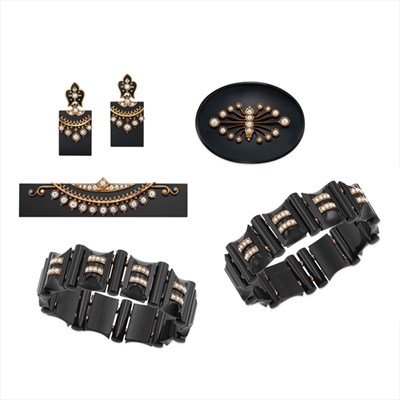 Lot 320 - Suite of Antique Gold, Black Onyx and Split Pearl Jewelry