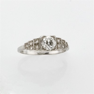 Lot 407 - Diamond Ring