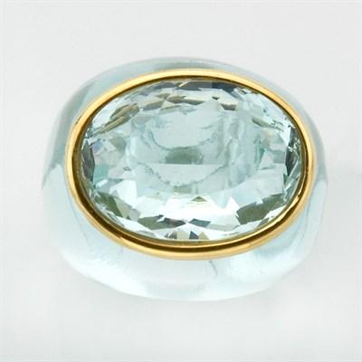 Lot 508 - Aquamarine and Gold Ring