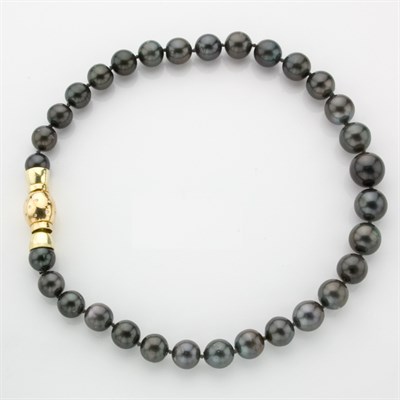 Lot 499 - Black Cultured Pearl Necklace with Gold and Diamond Clasp