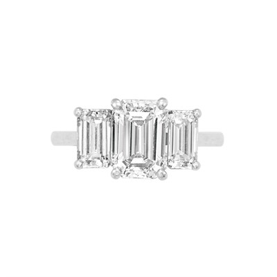 Lot 623 - Three Stone Diamond Ring