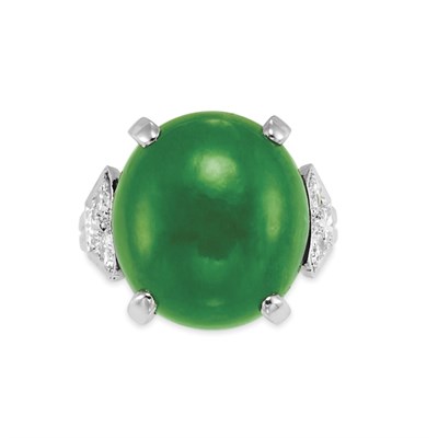Lot 372 - Jade and Diamond Ring