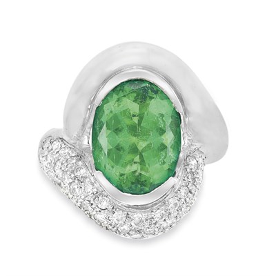 Lot 117 - Platinum, Emerald and Diamond Ring