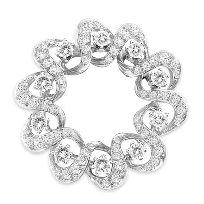 Lot 90 - Diamond Wreath Pendant-Brooch