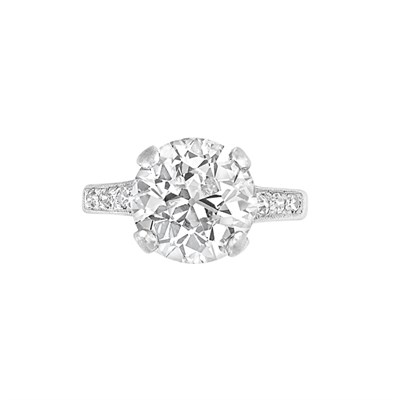 Lot 368 - Diamond Ring