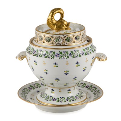 Lot 496 - Chamberlain's Worcester Porcelain Tureen and...