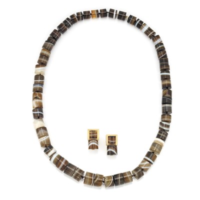 Lot 404 - Agate Bead Necklace and Pair of Gold and Agate Earrings