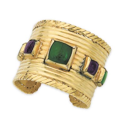 Lot 174 - Chanel Cuff Mid 1980s Ribbed gilt-metal set...
