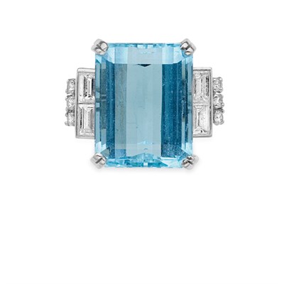 Lot 284 - Aquamarine and Diamond Ring