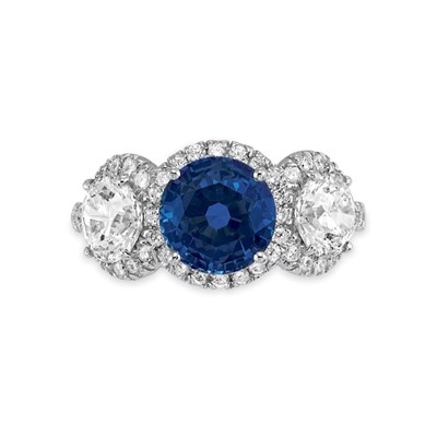 Lot 392 - Sapphire and Diamond Ring