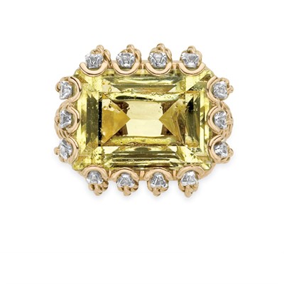 Lot 41 - Gold, Yellowish-Green Beryl, Sapphire and Diamond Ring