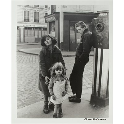 Lot 151 - DOISNEAU, ROBERT (1912-1994) Les Enfants de la...