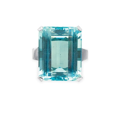 Lot 135 - Aquamarine Ring