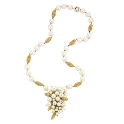 Lot 307 - Oversize Faux Pearl Sautoir with Pendant Circa...