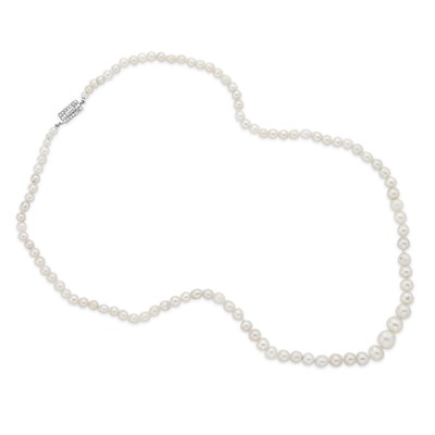 Lot 251 - Natural Pearl Necklace with Diamond Clasp