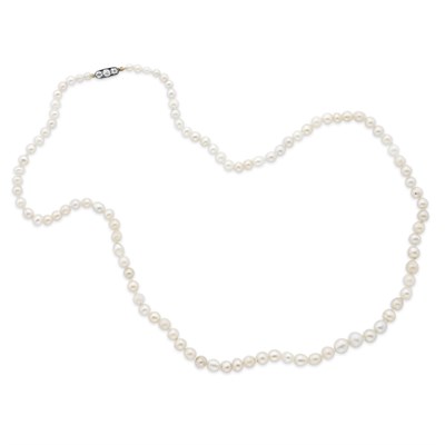 Lot 266 - Natural Pearl Necklace with Diamond Clasp
