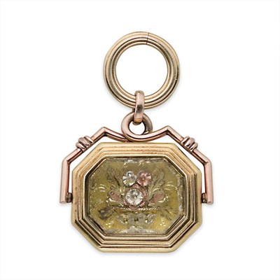 Lot 175 - Antique Gold and Carnelian Fob