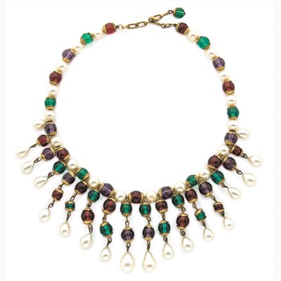 Lot 136 - Fringe Necklace 1950s Faux pearls, green,...