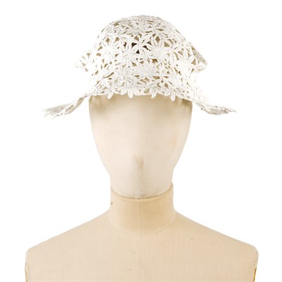 Lot 234 - Sally Victor White Lace Hat 1950s White paint...