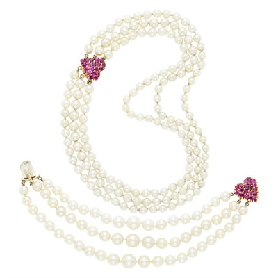 Lot 16 - Triple Strand Cultured Pearl, Gold and Ruby Heart Swag Necklace/Bracelet Combination