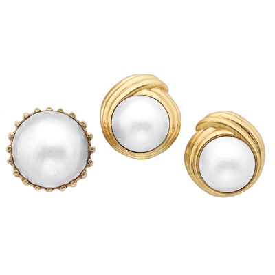 Lot 93 - Gold and Mabé Pearl Ring and Pair of Earclips