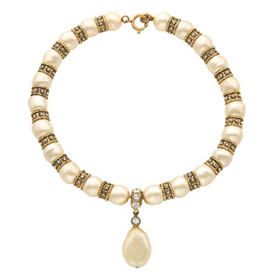 Lot 493 - Chanel Faux Pearl Choker with Drop 1985 Faux...