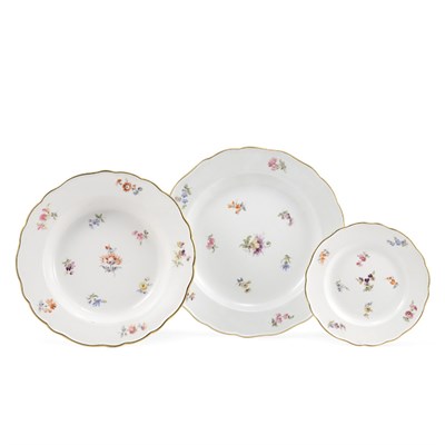 Lot 435 - Meissen Porcelain Dinner Service Late...