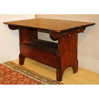 Lot 153 - Maple and Pine Hutch Table The rectangular top...