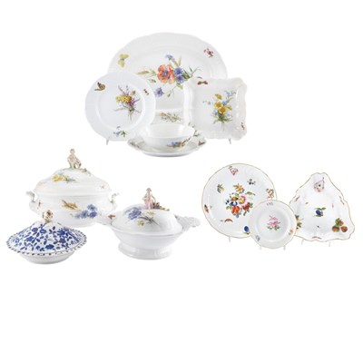 Lot 424 - Assembled Meissen Gilt Porcelain Dinner...