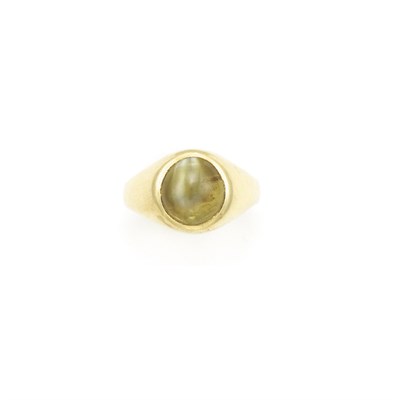 Lot 517 - Gentleman's Gold and Cat's-Eye Ring