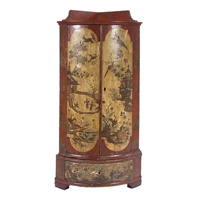 Lot 312 - Continental Chinoiserie Decorated Corner...
