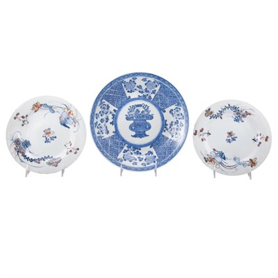 Lot 272 - Pair of Chinese Export Imari Porcelain Dishes...