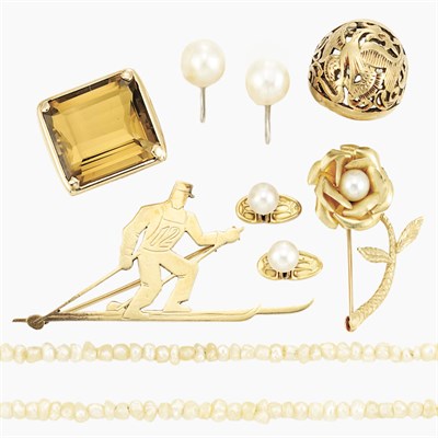 Lot 522 - Group of Gold and Cultured Pearl and Pearl Jewelry