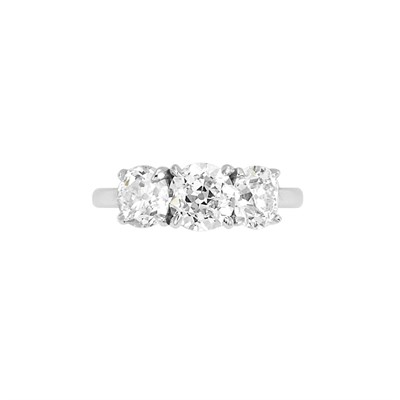 Lot 221 - Three Stone Diamond Ring