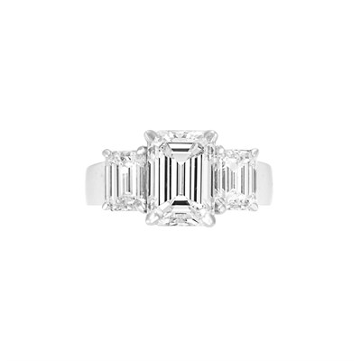 Lot 498 - Three Stone Diamond Ring