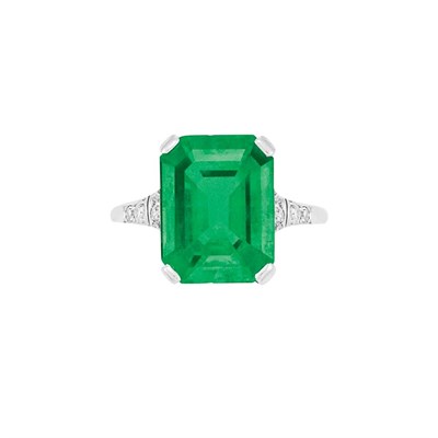 Lot 504 - Platinum, Emerald and Diamond Ring