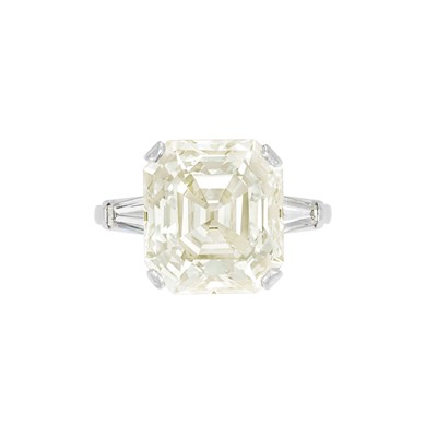 Lot 644 - Diamond Ring