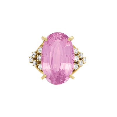 Lot 118 - Gold, Kunzite and Diamond Ring
