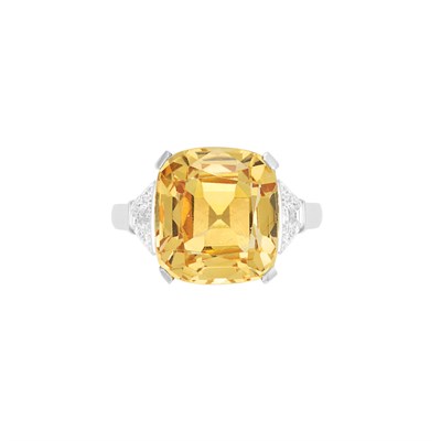 Lot 320 - Platinum, Topaz and Diamond Ring