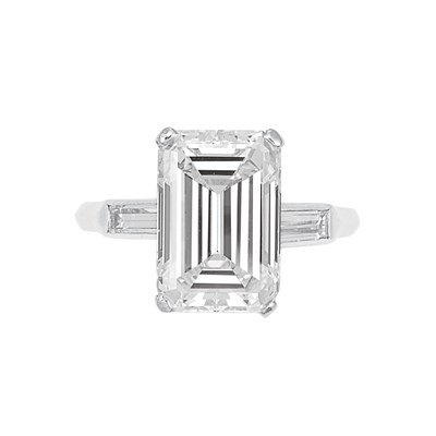 Lot 621 - Diamond Ring
