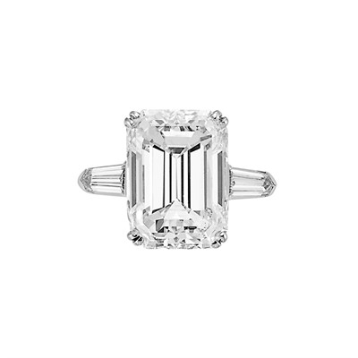 Lot 627 - Diamond Ring