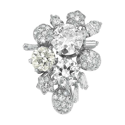 Lot 584 - Diamond Cluster Ring