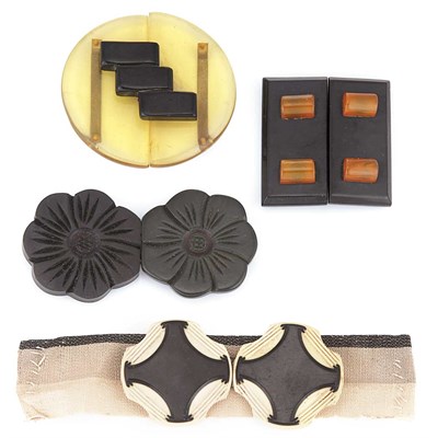 Lot 49 - Four Bakelite and Wood Belt Buckles