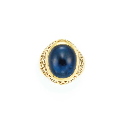 Lot 185 - Gold and Cabochon Sapphire Ring