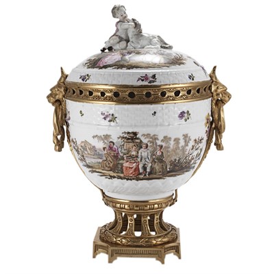 Lot 1423 - Samson Gilt-Metal Mounted Polychrome Decorated...