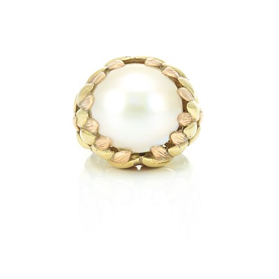 Lot 152 - Two-Color Gold and Mabe Pearl Ring
