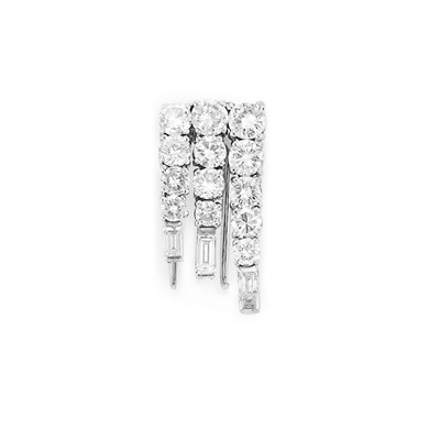 Lot 679 - Diamond Clip