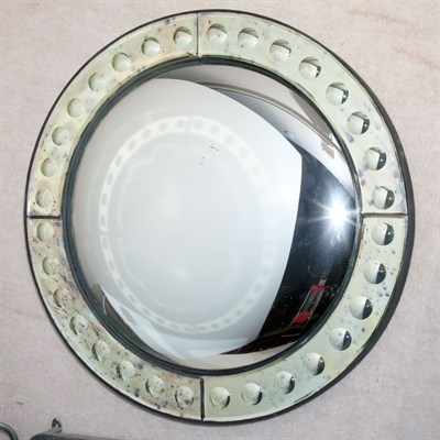 Lot 186 - Convex Mirror Framed Mirror Diameter 28 inches.